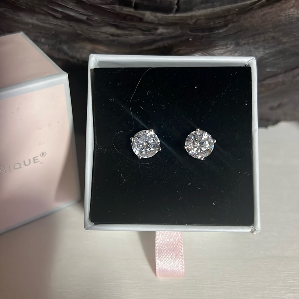 C101 Silver 925 Diamonique Stud Earrings - Picture 1 of 7